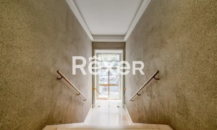 Rexer-Roma-Ampio-appartamento-con-terrazzo-abitabile-Altro