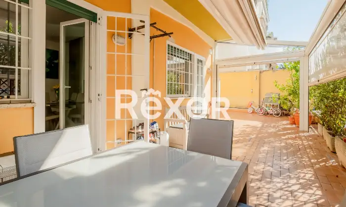 Rexer-Roma-Ampio-appartamento-con-terrazzo-abitabile-Altro