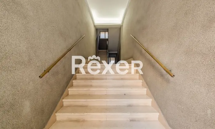 Rexer-Roma-Ampio-appartamento-con-terrazzo-abitabile-Altro