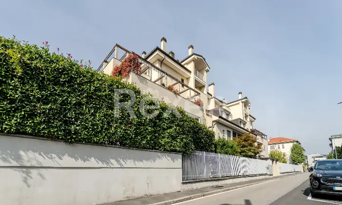 Rexer-Settimo-Milanese-Appartamento-mansardato-con-terrazzo-e-balconi-Box-Recente-costruzione-Altro