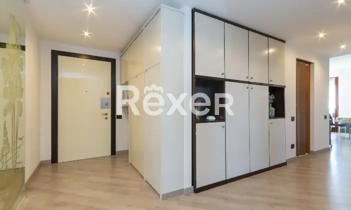 Rexer-Desio-Desio-Quadrilocale-ultimo-piano-con-terrazzo-e-box-Altro