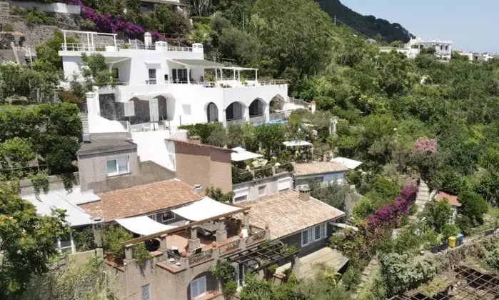 Rexer-Ischia-appartamento-in-villa-con-terrazzo-a-livello-panoramico-completamente-ristrutturato-Vista-aerea