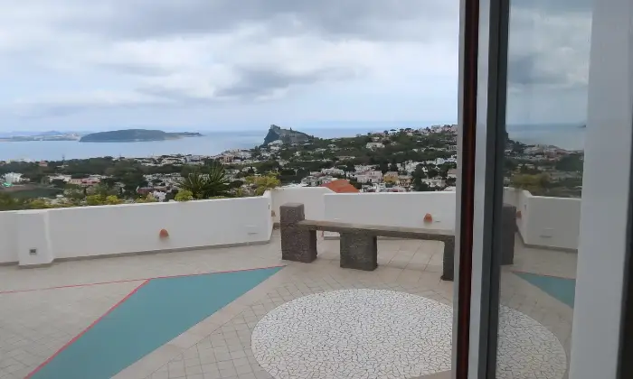 Rexer-Ischia-appartamento-in-villa-con-terrazzo-a-livello-panoramico-completamente-ristrutturato-Terrazzo