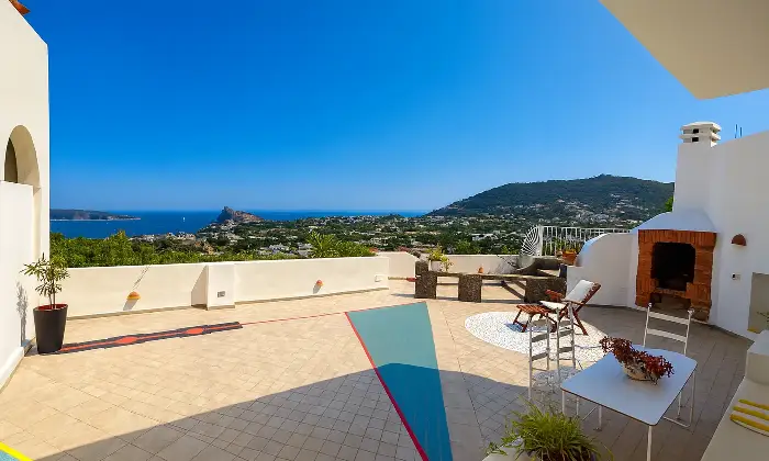 Rexer-Ischia-appartamento-in-villa-con-terrazzo-a-livello-panoramico-completamente-ristrutturato-Terrazzo