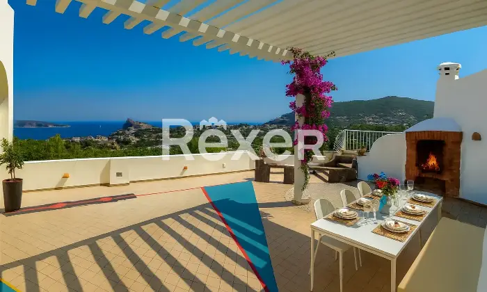 Rexer-Ischia-appartamento-in-villa-con-terrazzo-a-livello-panoramico-completamente-ristrutturato-Terrazzo