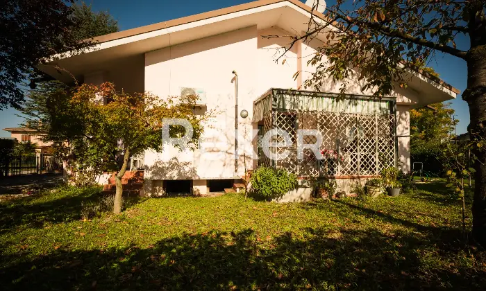 Rexer-Biancade-Porzione-di-bifamiliare-con-giardino-e-mansarda-Altro