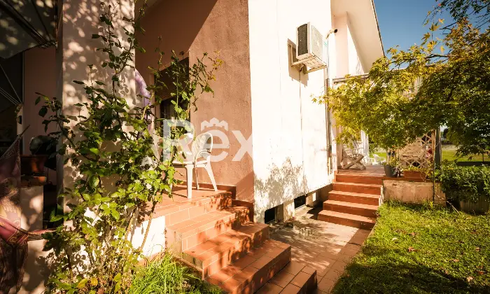 Rexer-Biancade-Porzione-di-bifamiliare-con-giardino-e-mansarda-Altro