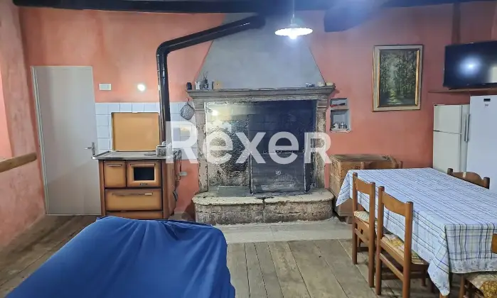 Rexer-Valdagno-Casale-rustico-con-due-abitazioni-indipendenti-e-terreno-di-ettari-Altro