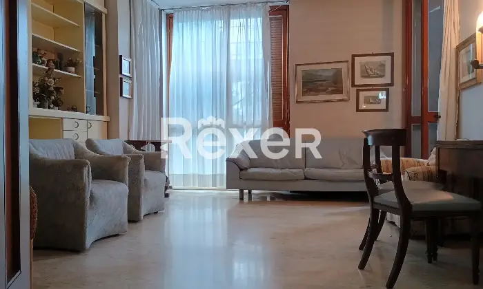 Rexer-Gallarate-Quadrilocale-con-doppi-servizi-e-box-auto-in-edificio-signorile-anni-Altro