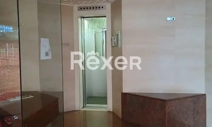 Rexer-Gallarate-Quadrilocale-con-doppi-servizi-e-box-auto-in-edificio-signorile-anni-Altro