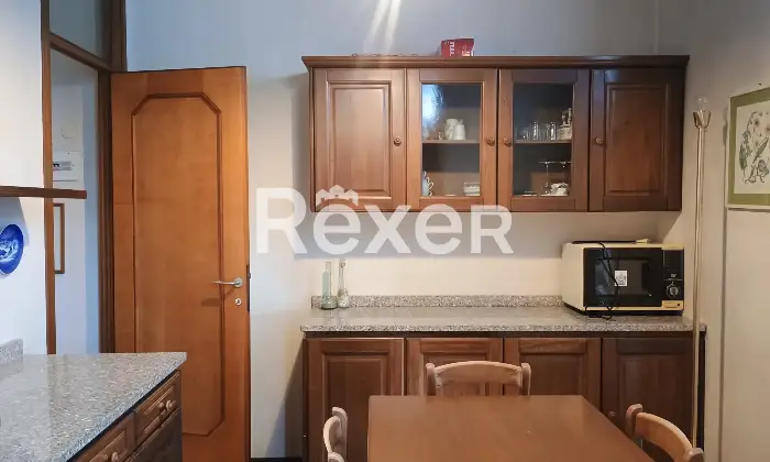 Rexer-Gallarate-Quadrilocale-con-doppi-servizi-e-box-auto-in-edificio-signorile-anni-Altro