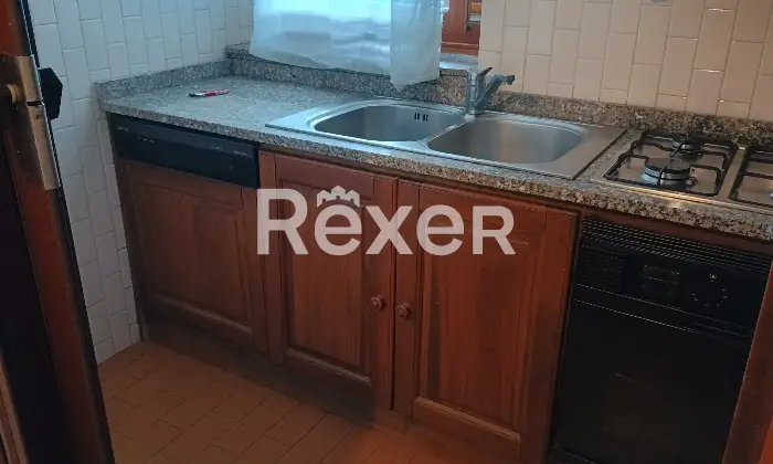 Rexer-Gallarate-Quadrilocale-con-doppi-servizi-e-box-auto-in-edificio-signorile-anni-Altro