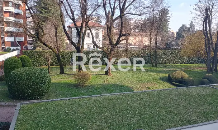 Rexer-Gallarate-Quadrilocale-con-doppi-servizi-e-box-auto-in-edificio-signorile-anni-Giardino