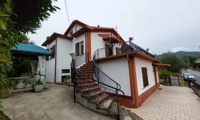 Rexer-Fivizzano-TerrenoCasa-in-campagna-in-Lunigiana-Esterno