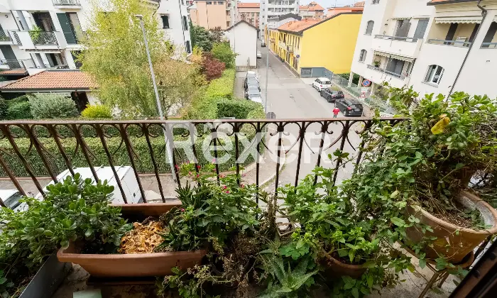 Rexer-Abbiategrasso-Trilocale-luminoso-di-mq-ca-in-contesto-depoca-a-due-passi-dalla-Stazione-Altro