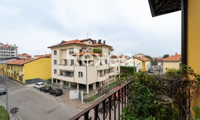 Rexer-Abbiategrasso-Trilocale-luminoso-di-mq-ca-in-contesto-depoca-a-due-passi-dalla-Stazione-Altro
