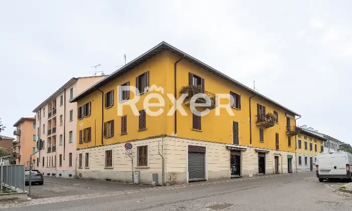 Rexer-Abbiategrasso-Trilocale-luminoso-di-mq-ca-in-contesto-depoca-a-due-passi-dalla-Stazione-Altro