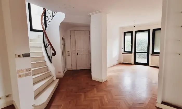 Rexer-Pesaro-Villa-di-Prestigio-a-Pesaro-con-Giardino-Privato-e-Garage-Altro