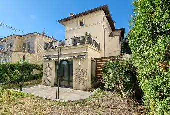 Rexer-Pesaro-Villa-di-Prestigio-a-Pesaro-con-Giardino-Privato-e-Garage-Altro
