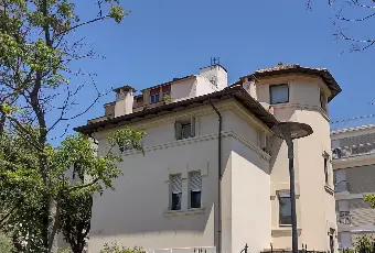 Rexer-Pesaro-Villa-di-Prestigio-a-Pesaro-con-Giardino-Privato-e-Garage-Altro