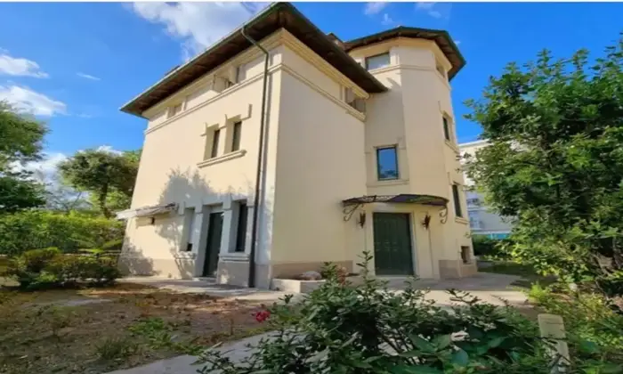 Rexer-Pesaro-Villa-di-Prestigio-a-Pesaro-con-Giardino-Privato-e-Garage-Altro