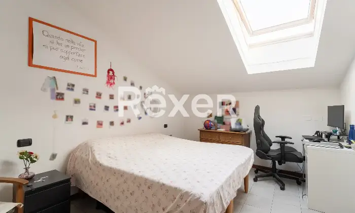 Rexer-Milano-Luminosa-mansarda-di-mq-in-contesto-del-Altro