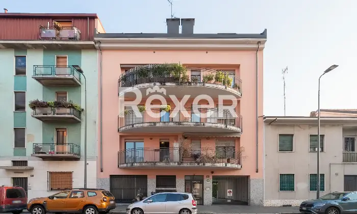 Rexer-Milano-Luminosa-mansarda-di-mq-in-contesto-del-Altro