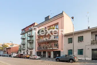 Rexer-Milano-Luminosa-mansarda-di-mq-in-contesto-del-Altro