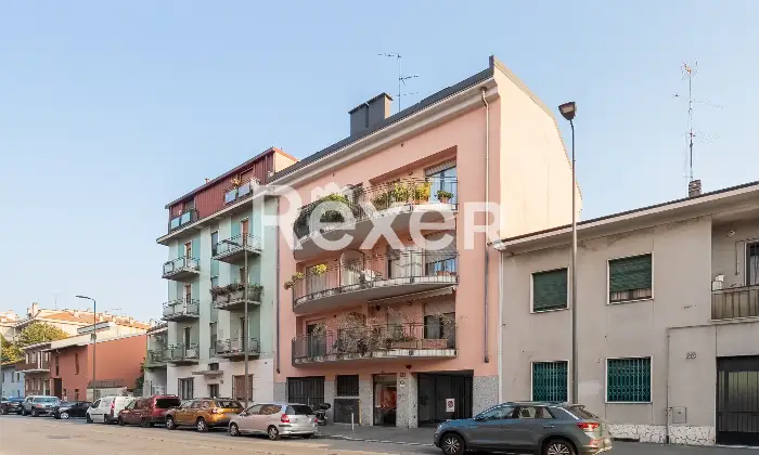 Rexer-Milano-Luminosa-mansarda-di-mq-in-contesto-del-Altro