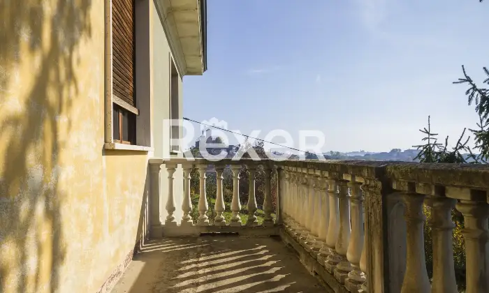 Rexer-Grazzano-Badoglio-Villa-indipendente-di-ampia-metratura-con-giardino-e-frutteto-Altro