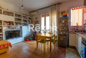 Rexer-Bologna-Appartamento-con-balconi-e-cantina-Altro