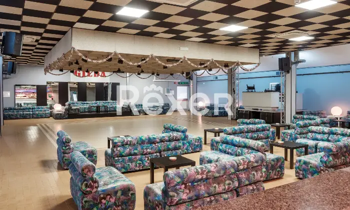 Rexer-Borgo-San-Giacomo-Locale-commerciale-Sala-da-ballo-con-spazio-estivo-e-parcheggio-privato-Altro