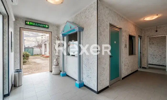 Rexer-Borgo-San-Giacomo-Locale-commerciale-Sala-da-ballo-con-spazio-estivo-e-parcheggio-privato-Altro