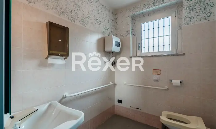 Rexer-Borgo-San-Giacomo-Locale-commerciale-Sala-da-ballo-con-spazio-estivo-e-parcheggio-privato-Altro