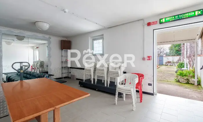 Rexer-Borgo-San-Giacomo-Locale-commerciale-Sala-da-ballo-con-spazio-estivo-e-parcheggio-privato-Altro
