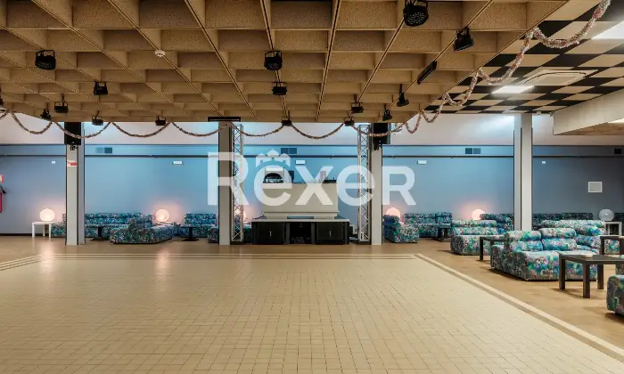 Rexer-Borgo-San-Giacomo-Locale-commerciale-Sala-da-ballo-con-spazio-estivo-e-parcheggio-privato-Altro