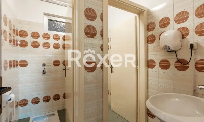 Rexer-Borgo-San-Giacomo-Locale-commerciale-Sala-da-ballo-con-spazio-estivo-e-parcheggio-privato-Altro