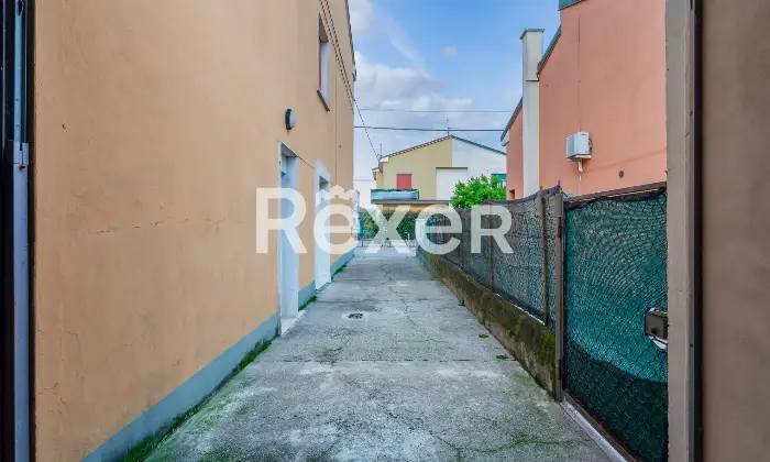 Rexer-Borgo-San-Giacomo-Locale-commerciale-Sala-da-ballo-con-spazio-estivo-e-parcheggio-privato-Altro