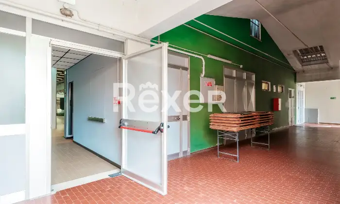 Rexer-Borgo-San-Giacomo-Locale-commerciale-Sala-da-ballo-con-spazio-estivo-e-parcheggio-privato-Altro