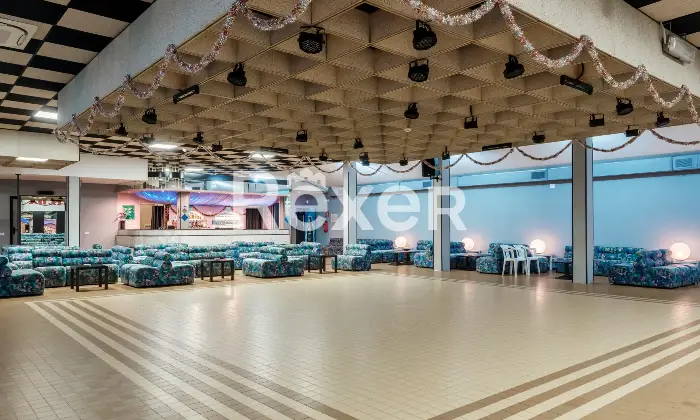 Rexer-Borgo-San-Giacomo-Locale-commerciale-Sala-da-ballo-con-spazio-estivo-e-parcheggio-privato-Altro