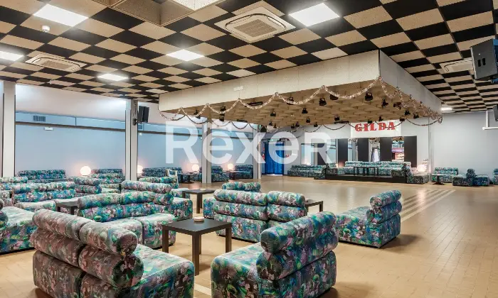 Rexer-Borgo-San-Giacomo-Locale-commerciale-Sala-da-ballo-con-spazio-estivo-e-parcheggio-privato-Altro