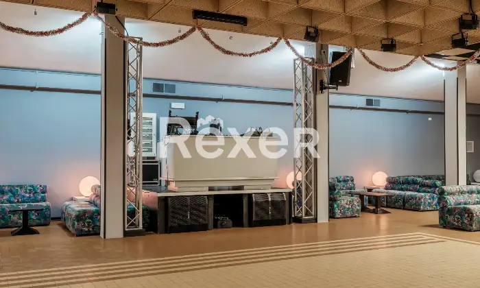 Rexer-Borgo-San-Giacomo-Locale-commerciale-Sala-da-ballo-con-spazio-estivo-e-parcheggio-privato-Altro
