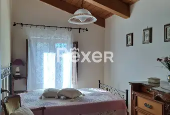 Rexer-Rocchetta-a-Volturno-Porzione-di-casa-indipendente-su-tre-livelli-con-giardino-privato-a-Rocchetta-a-Volturno-Altro