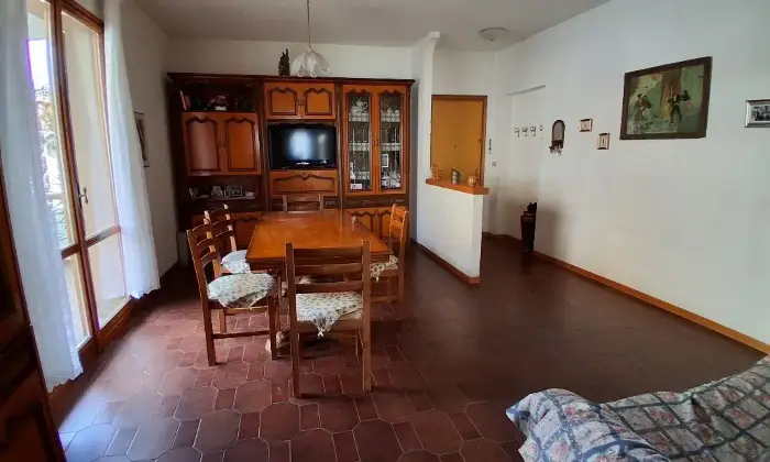 Rexer-Serramazzoni-Ampio-trilocale-con-doppi-balconi-garage-e-cantina-Via-Giardini-Sud-Serramazzoni-Altro