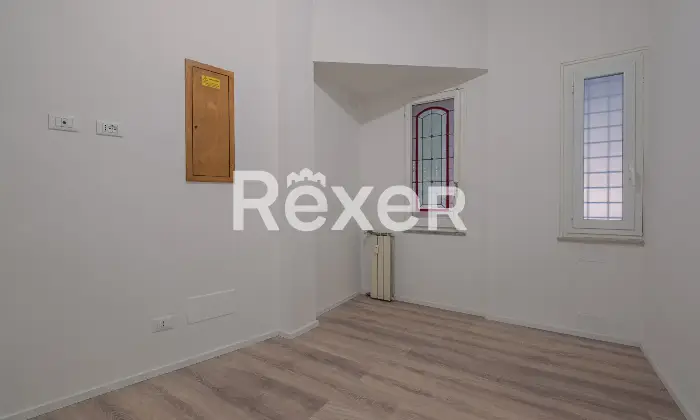 Rexer-Roma-Grazioso-piano-terra-ristrutturato-Altro