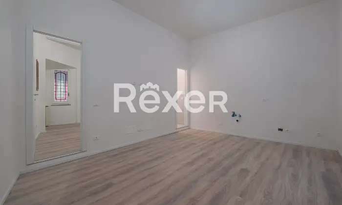 Rexer-Roma-Grazioso-piano-terra-ristrutturato-Altro