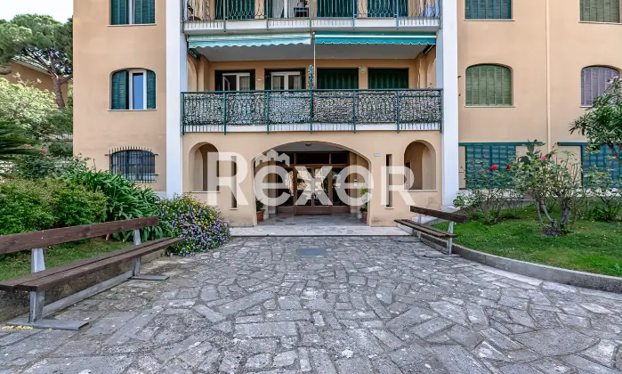 Rexer-Pietra-Ligure-Panoramico-ultimo-piano-con-terrazzo-garage-e-cantina-Altro