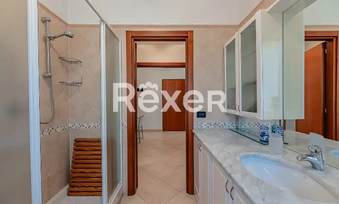 Rexer-Pietra-Ligure-Panoramico-ultimo-piano-con-terrazzo-garage-e-cantina-Altro