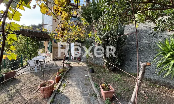 Rexer-Varazze-Panoramica-abitazione-vista-mare-con-giardino-e-posti-auto-Altro