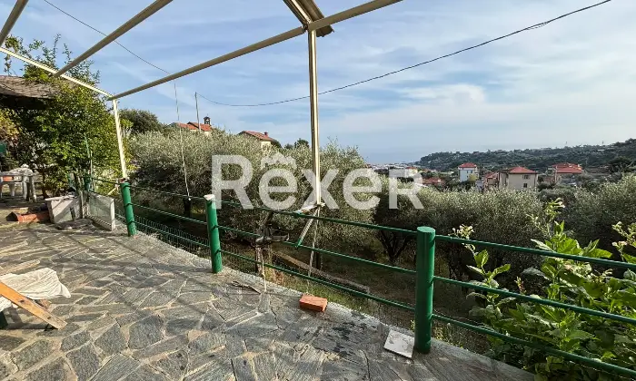 Rexer-Varazze-Panoramica-abitazione-vista-mare-con-giardino-e-posti-auto-Altro